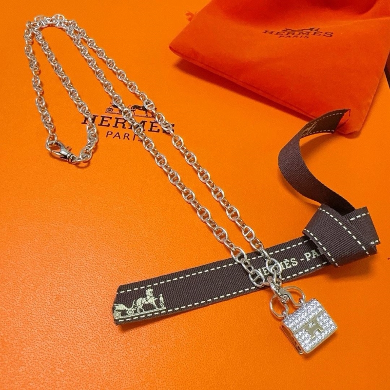 H**me5 necklaces